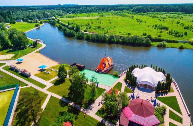 Лучшие отели Подмосковья с бассейном