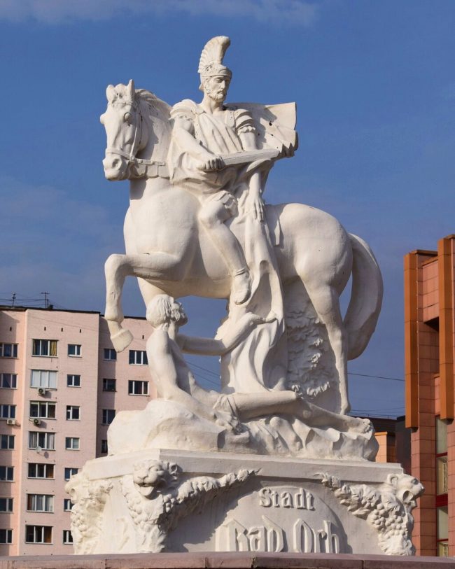 Памятник, посвященный святому Мартину