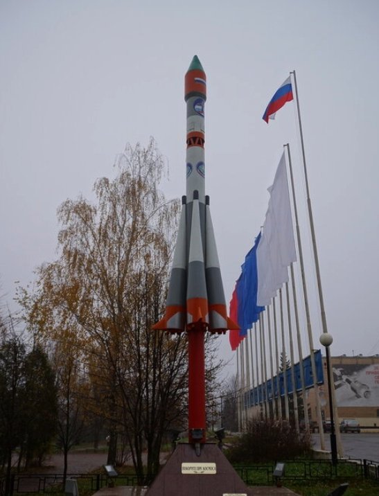 Памятник покорителям космоса