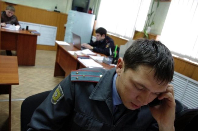 Территория поселка охраняется