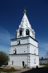 Шатровая колокольня Лужецкого монастыря XVII века в Можайске